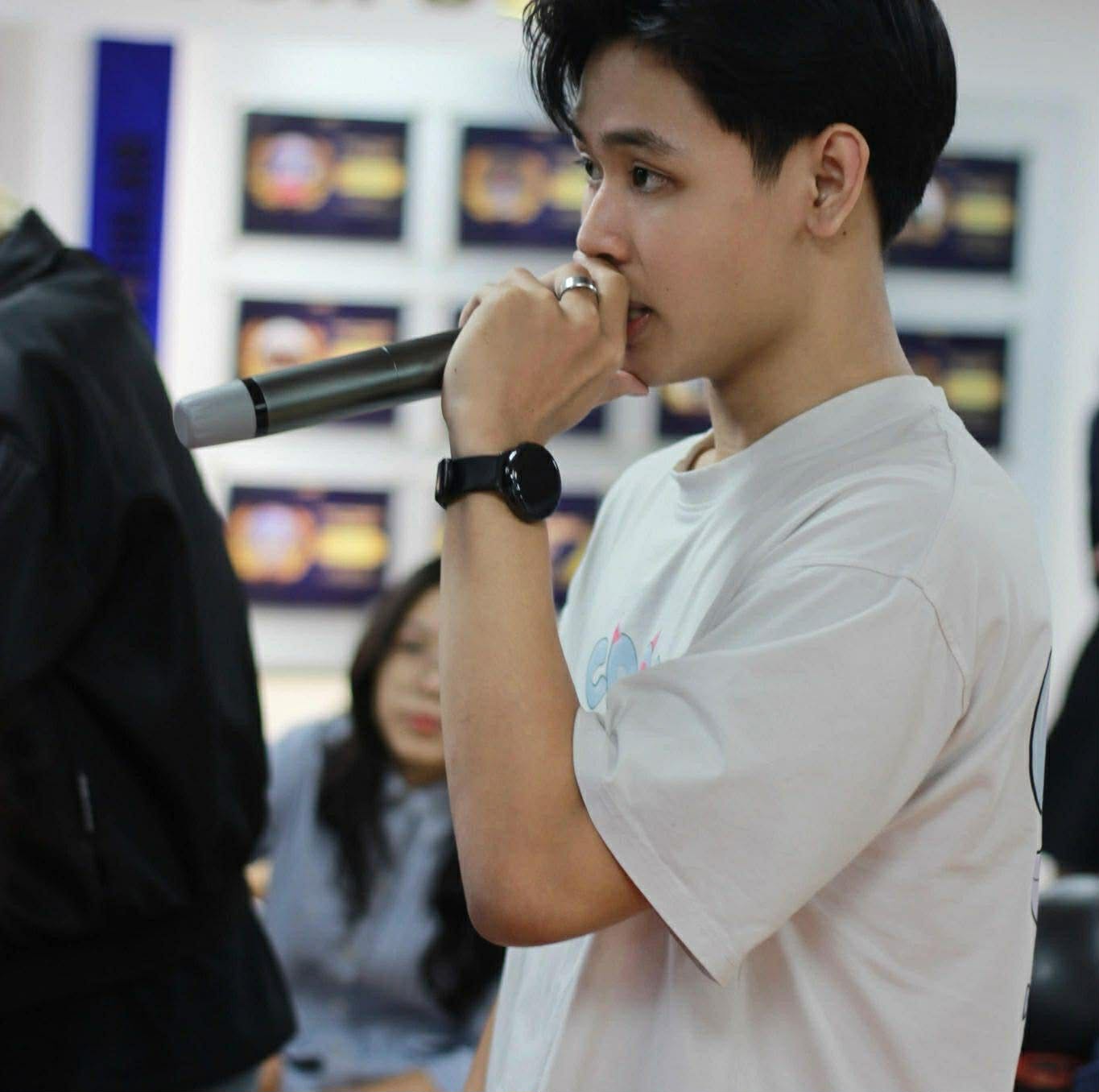 Em Nguyên giấu tên